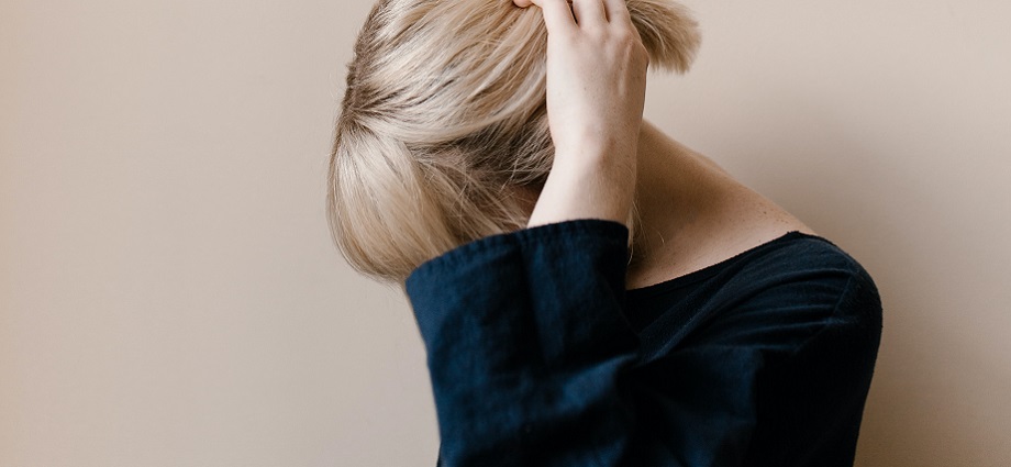 Image of a woman with blonde hair, showcasing the role of genetics and melanin in determining hair color.